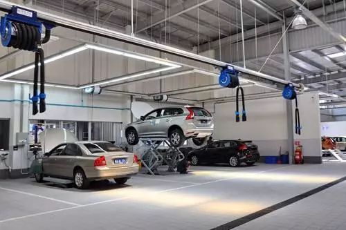 汽車首保過(guò)后，如何選擇保養(yǎng)地點(diǎn)？4S店與外部渠道的深度解析